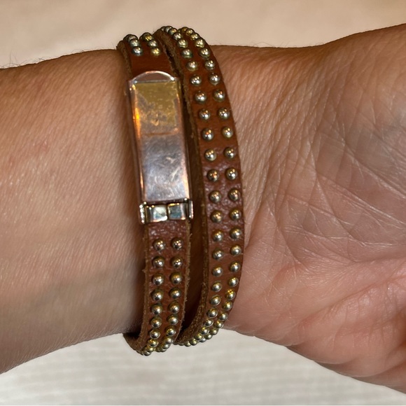 Studded leather wraparound bracelet - Picture 2 of 4